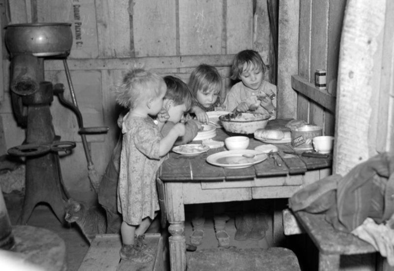 Christmas During the Great Depression | Alamy Stock Photo by Science History Images/Photo Researchers