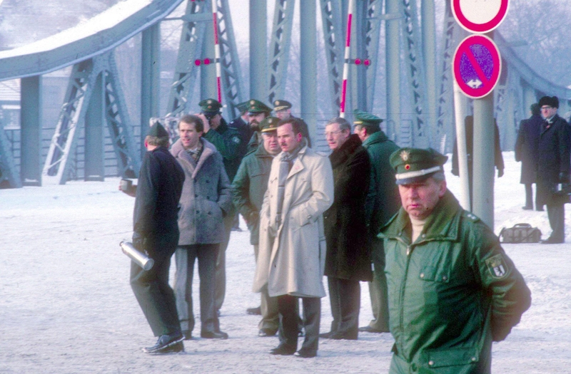 The Agent Exchange on the Glienicke Bridge | Alamy Stock Photo by dpa picture alliance 