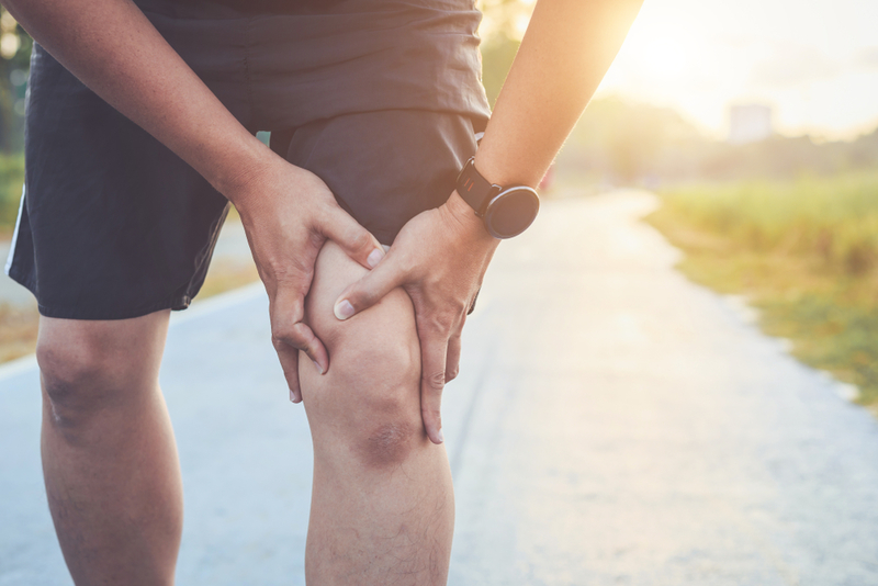 Weak Knees? Here’s How You Can Stabilize Them | Shutterstock