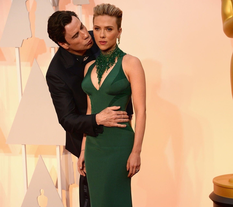 John Travolta's Awkward Attempt at a Kiss | Getty Images Photo by Kevin Mazur/WireImage