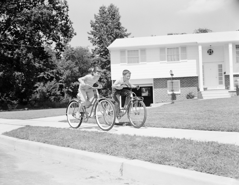 Cycling Without Helmets | Getty Images Photo by H. Armstrong Roberts