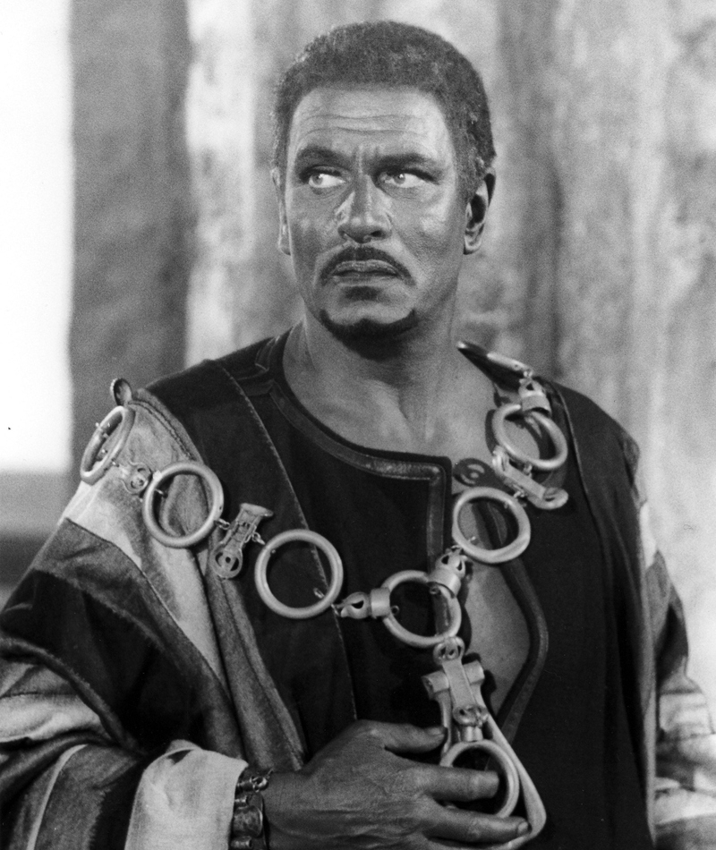 Laurence Olivier as Othello in “Othello” | Alamy Stock Photo by RGR Collection 
