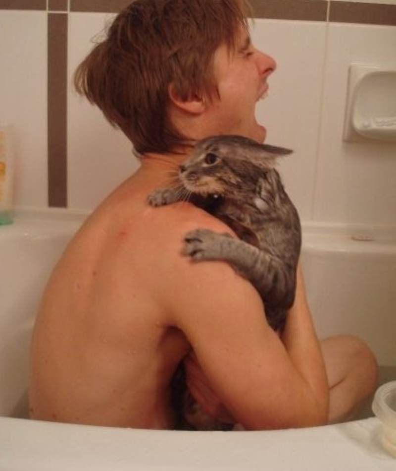 Bath Time with Kitty | Imgur.com/qhs21
