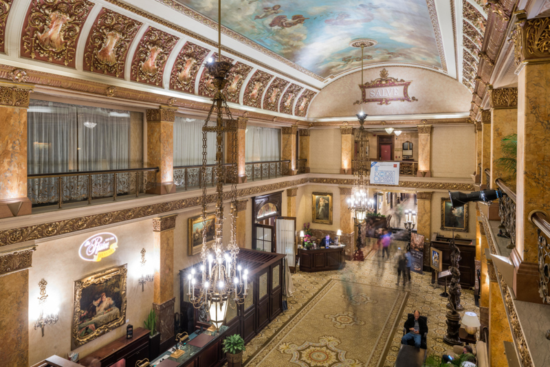 The Pfister Hotel in Milwaukee | Alamy Stock Photo by Serhii Chrucky