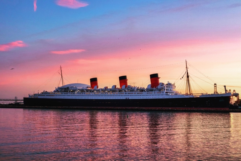 The Queen Mary in Long Beach | Alamy Stock Photo by KKStock