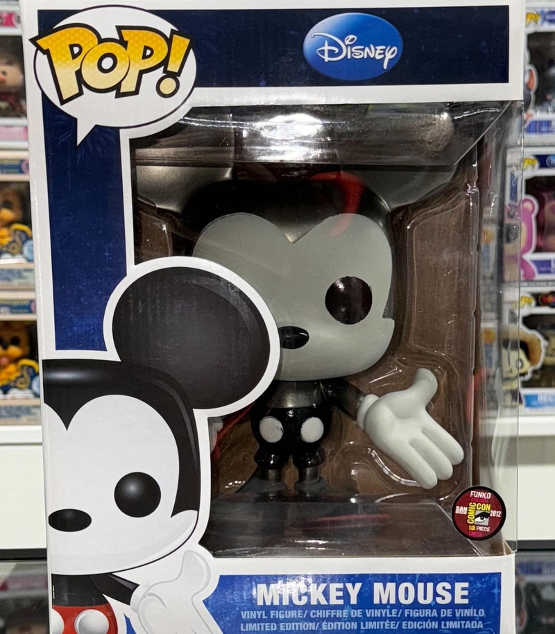 Mickey Mouse - Metallic | Instagram/@myawesomecollectibles