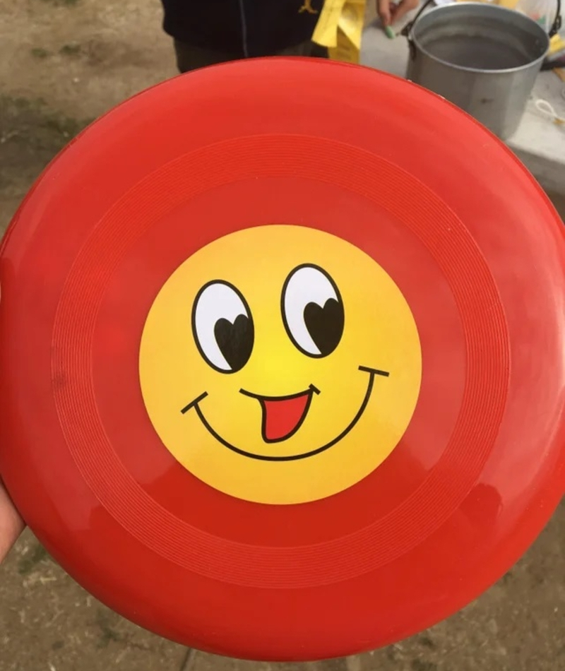 El frisbee con dos bocas | Imgur.com/lhvS3tu