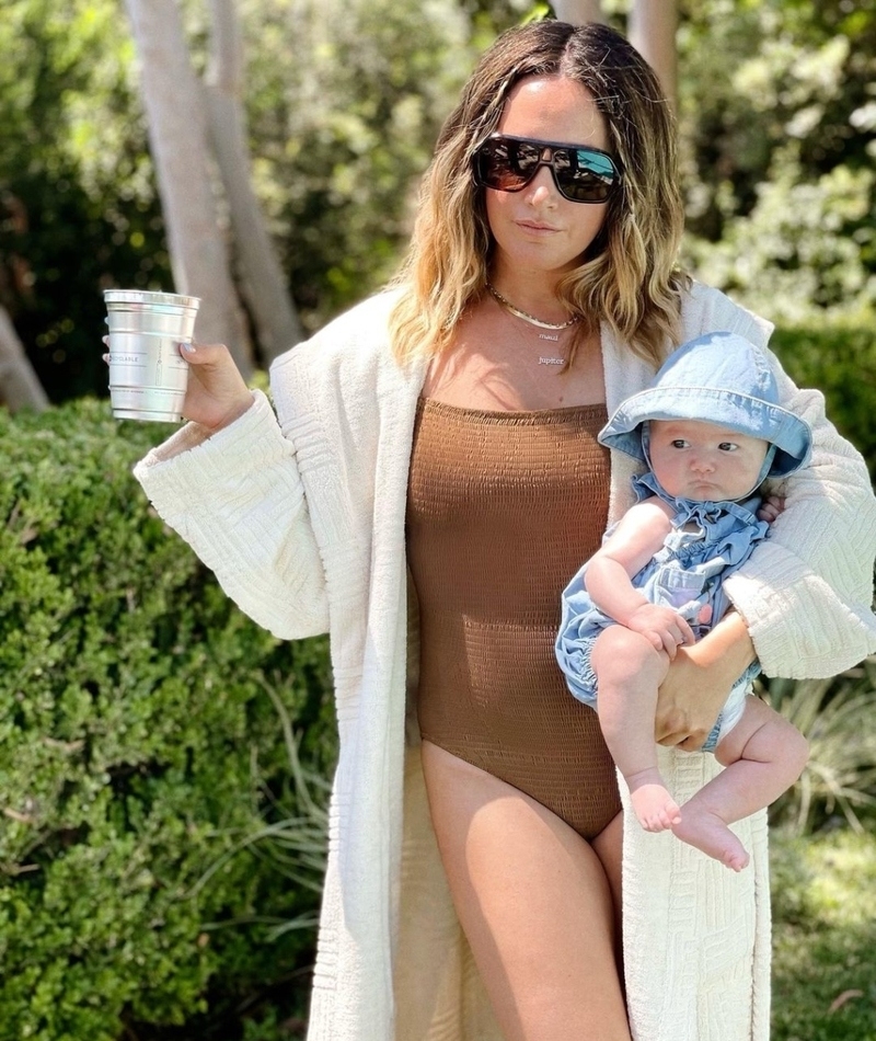 Ashley Tisdale Is a Multitasking Momma | Instagram/@ashleytisdale