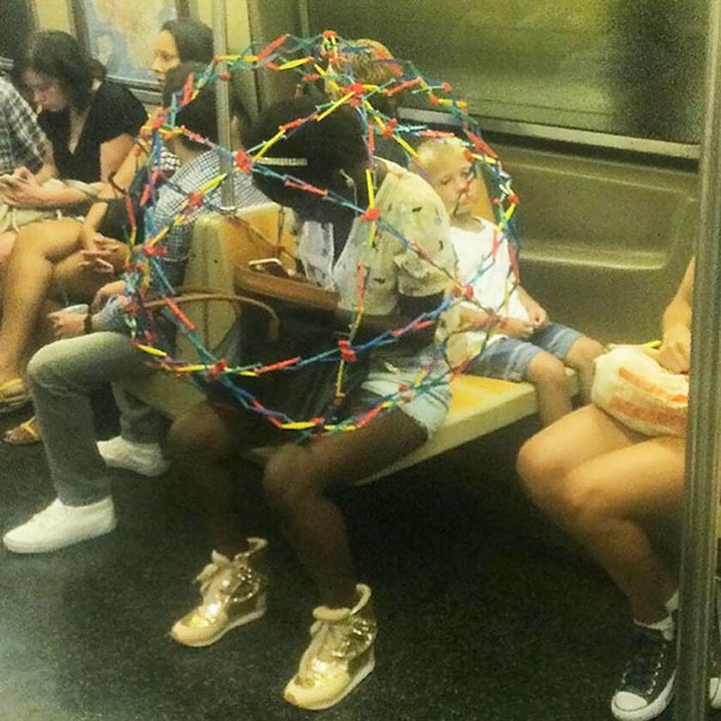 Una burbuja personal | Instagram/@subwaycreatures