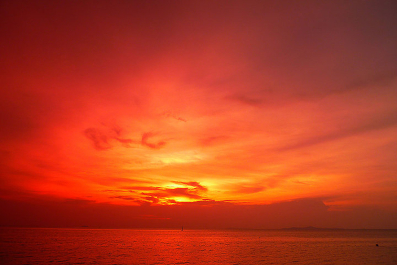 Los cielos rojos son un indicador del tiempo, de día o de noche | Getty Images Photo by zaozaa09