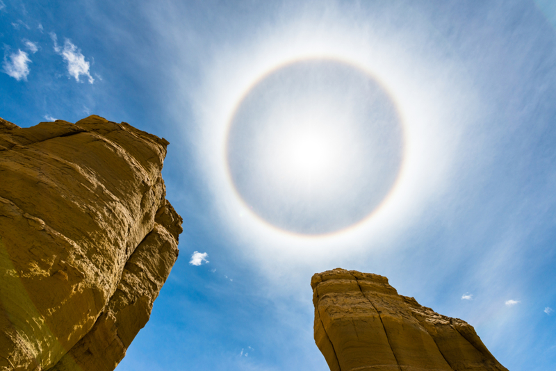 Un anillo alrededor de la Luna o el Sol puede determinar el tiempo de mañana | Getty Images Photo by Cheunghyo