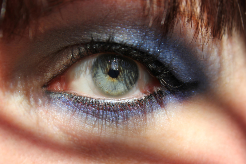 Sombra de ojos azul | Alamy Stock Photo by angelika_s