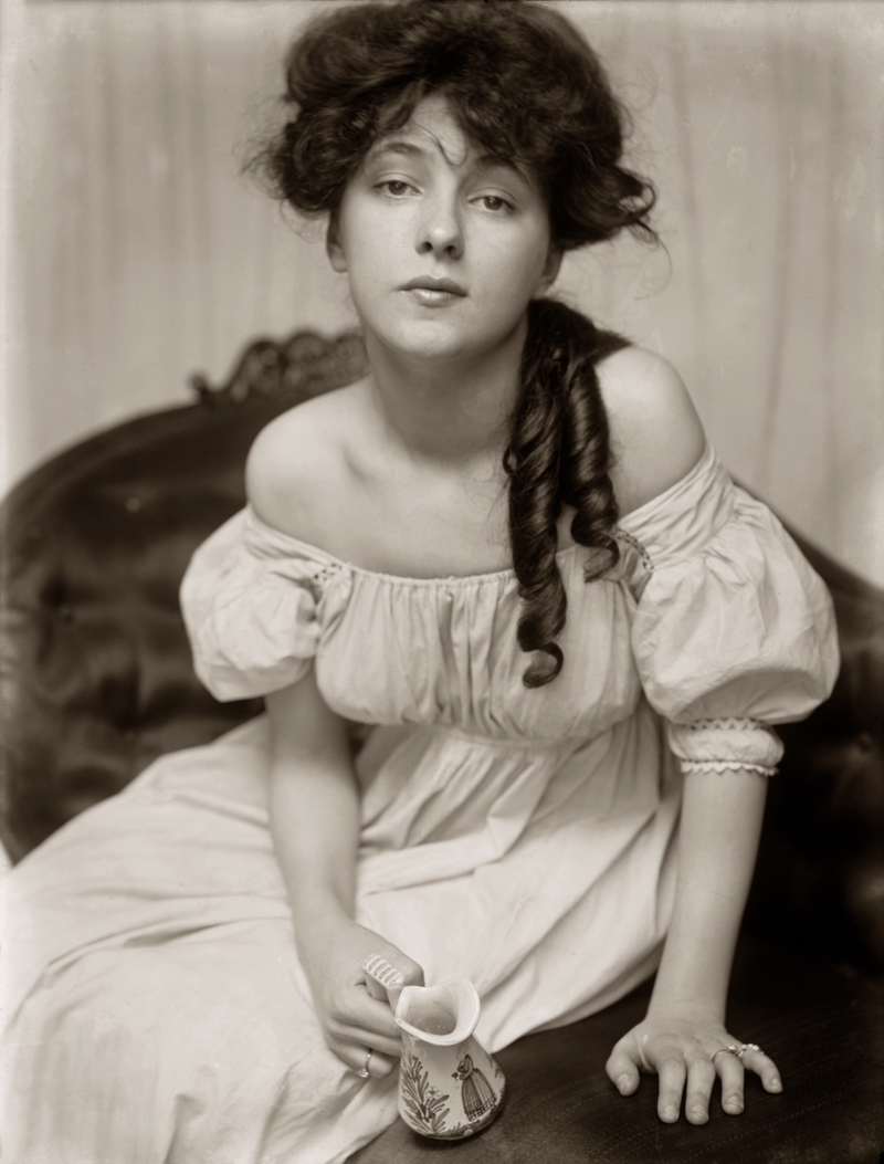 Evelyn Nesbit Had a Swinging Time at the Toy Store | Getty Images Photo by GraphicaArtis