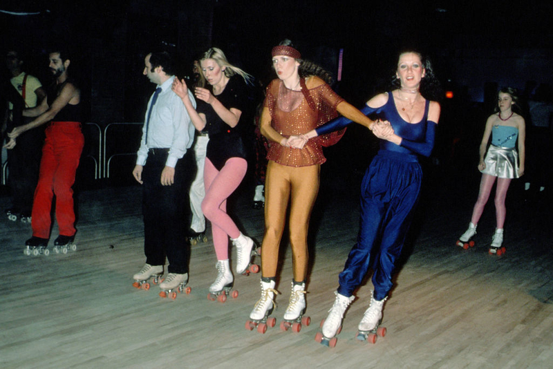 Patinaje sobre ruedas en la discoteca, 1979 | Getty Images Photo by PL Gould/Images Press