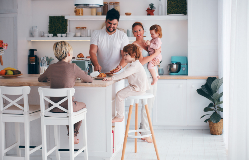 6 Incredible Benefits of An Early Dinner | Shutterstock
