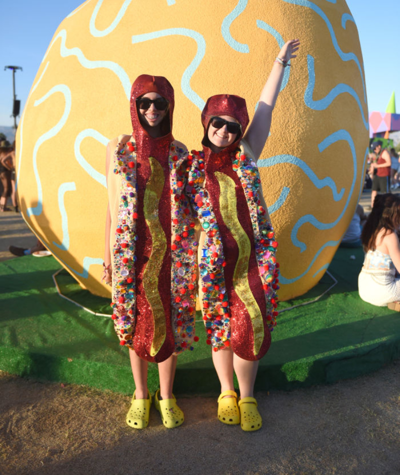 Hotdog Duet | Getty Images Photo by Emma McIntyre