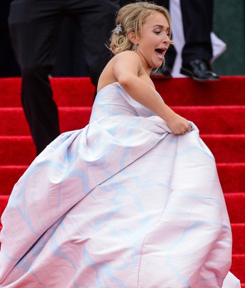 Hayden Panettiere stolpert über ihr Kleid | Getty Images Photo by Ray Tamarra/GC Images