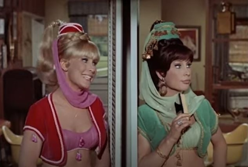 I Dream of Jeannie: You Can See The Stand-in's Face | Youtube.com/I Dream of Jeannie