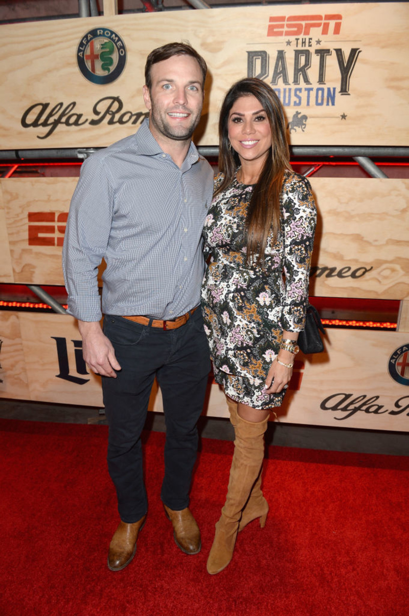 Anna Burns y Wes Welker | Getty Images Photo by Gustavo Caballero