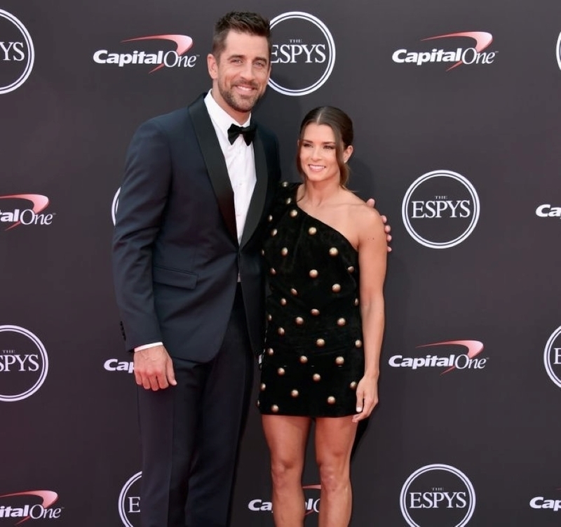  Danica Patrick y Aaron Rodgers | Getty Images Photo by Alberto E. Rodriguez