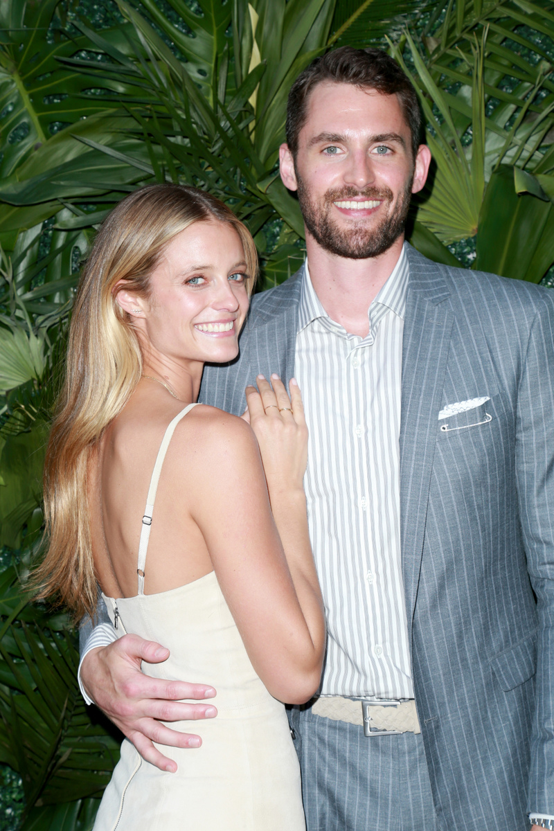Kate Bock y Kevin Love | Getty Images Photo by Leon Bennett