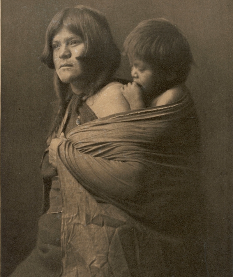 Hopi-Kind auf dem Rücken | Alamy Stock Photo by Chronicle