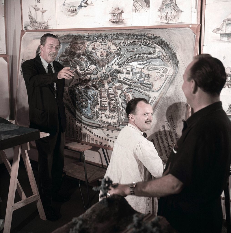 Les plans de Disneyland (1954) | Getty Images Photo by Earl Theisen Collection