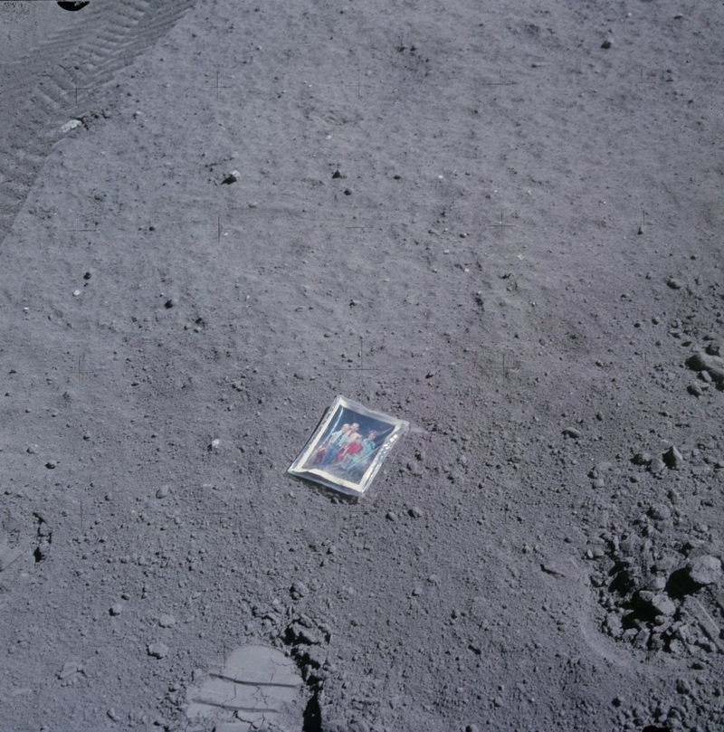 Foto familiar en la Luna | Alamy Stock Photo