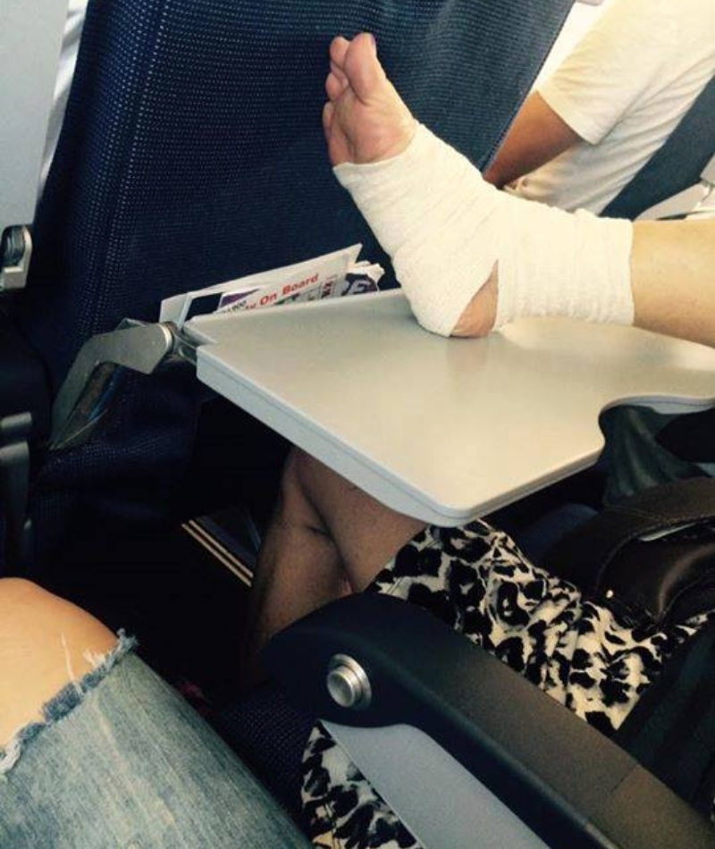 Feuchttücher sind ein Muss | Facebook/@PassengerShaming
