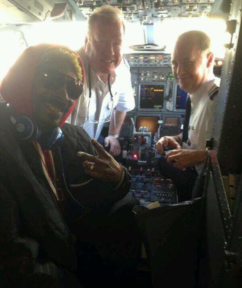 Snoop Doggy Dog im Flugzeug | Imgur.com/cB24rJc