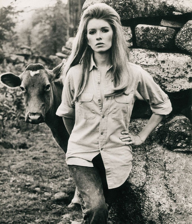 A Young Martha Stewart Poses Alongside a Cow, 1964 | Instagram/@marthastewart48