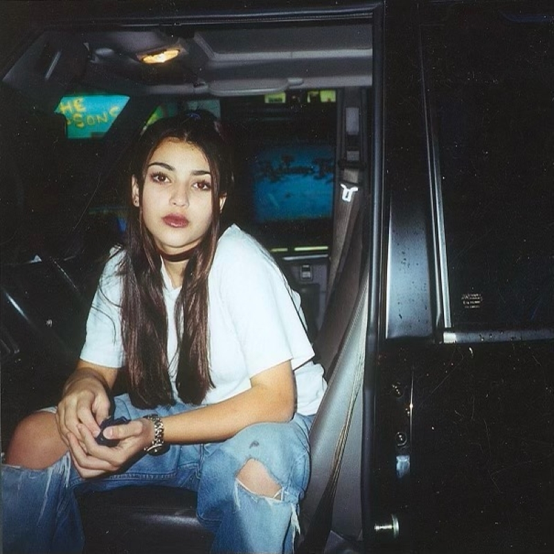 Kim Kardashian nos recuerda que la moda de los 90 no tomaba prisioneros | Instagram/@kimkardashian