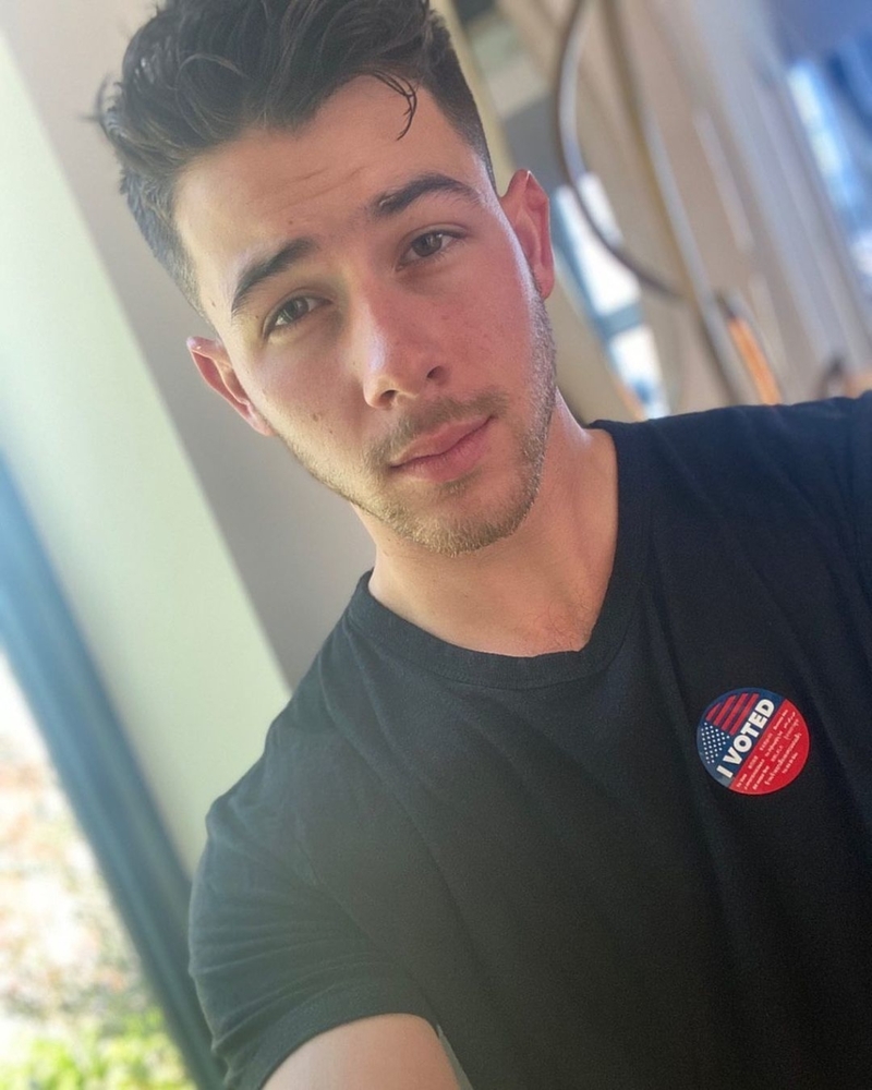 Nick Jonas deja su huella | Instagram/@nickjonas