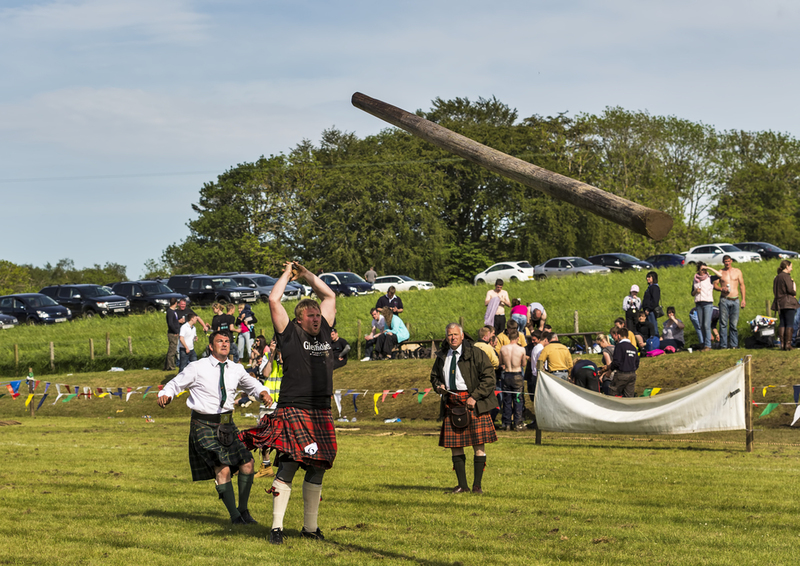 Caber Tossing the Scottish Way | Shutterstock Photo by JASPERIMAGE