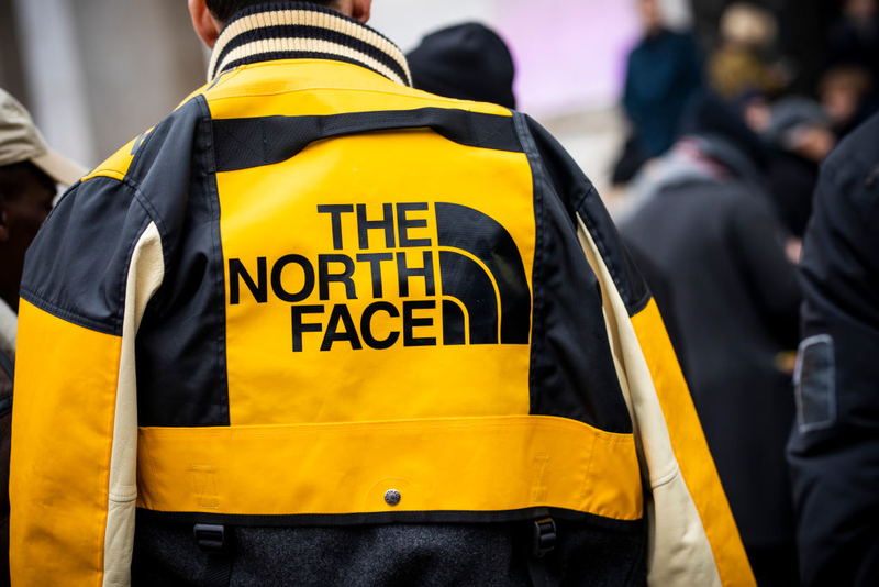 Sie tragen  Jacken von North Face | Getty Images Photo by Claudio Lavenia