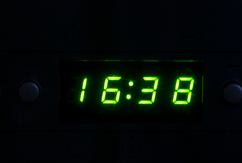 Verwirrt durch das Datum und die Uhrzeit? | Alamy Stock Photo by Kevin Wheal