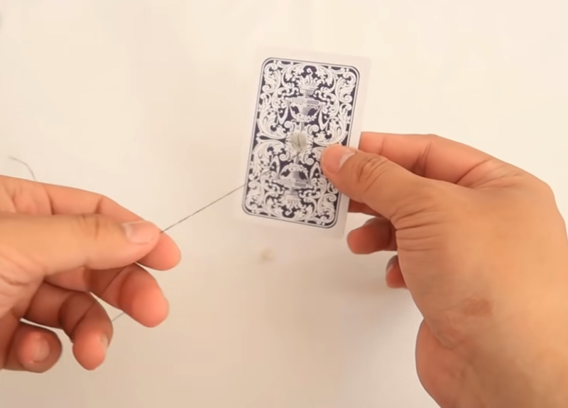 The Levitating Card Trick – Secret | Youtube.com/@HuuTrung