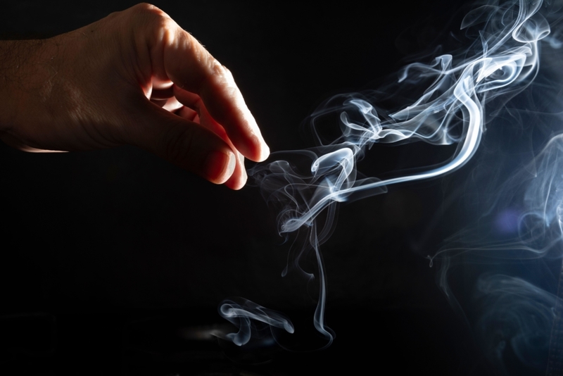 Puff of Smoke Trick | Alamy Stock Photo by Thales Guimarães 