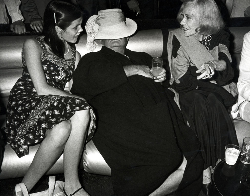 Una estrella del cine mudo y un escritor de 'True Crime' van a un club... | Getty Images Photo by Ron Galella Collection