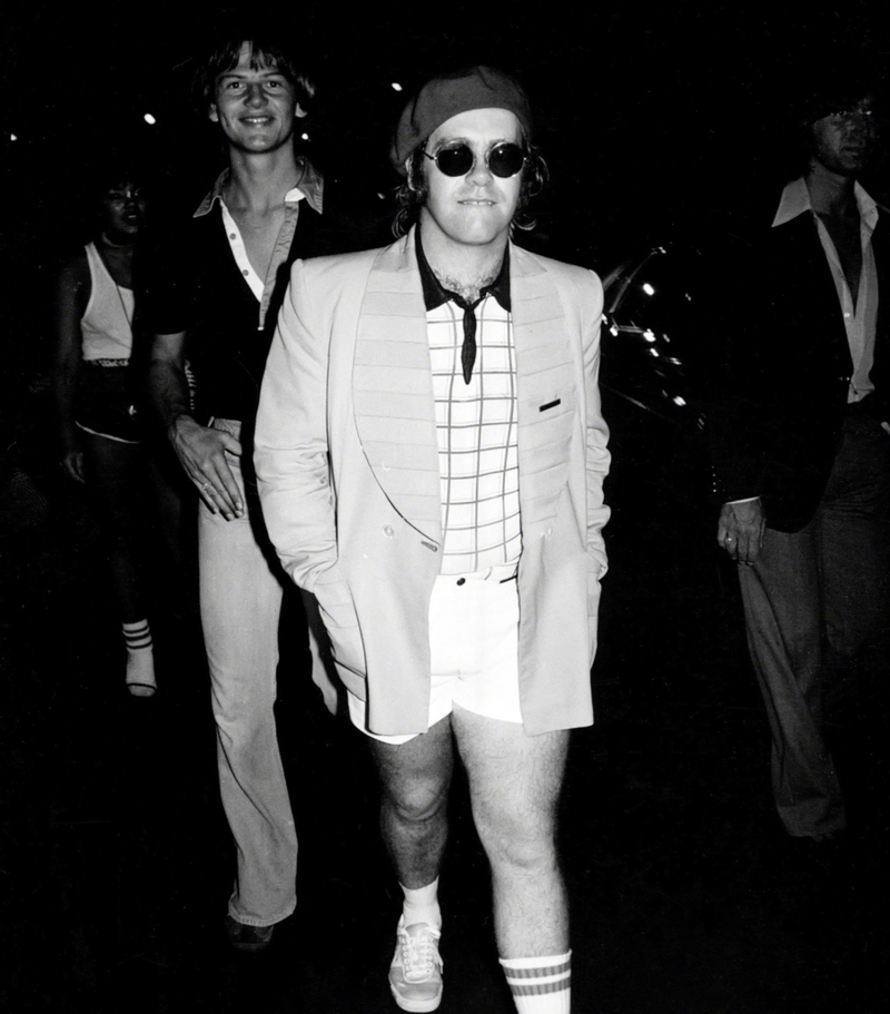 A Elton John le gustaban mucho sus patillas | Getty Images Photo by PL Gould/IMAGES