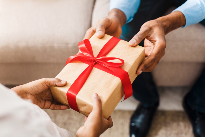 Frugal Gift-Giving | Shutterstock