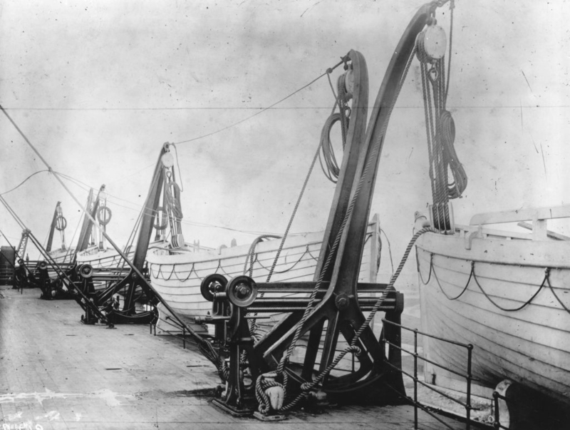 O Treino De Bote Salva-Vidas Que Nunca Aconteceu | Getty Images Photo by Hulton Archive