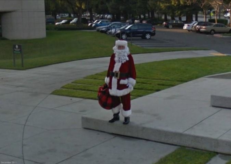 Papá Noel tuvo una dura navidad | Reddit.com/Fleet_Admiral_Auto via Google Street View