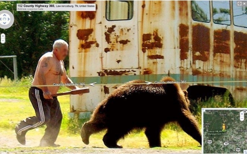 Un hombre con pala de madera contra un oso | Imgur.com/5m1Wz via Google Street View