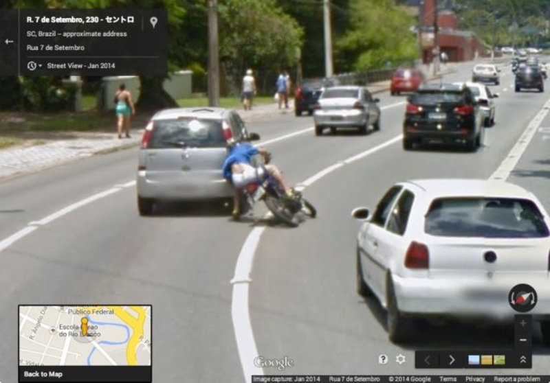 ¡Qué golpe! | Imgur.com/KzRRjko via Google Street View