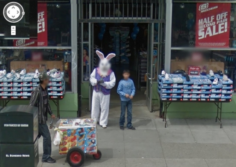 Vendedor disfrazado de conejito de Pascua | Imgur.com/YLhxu via Google Street View