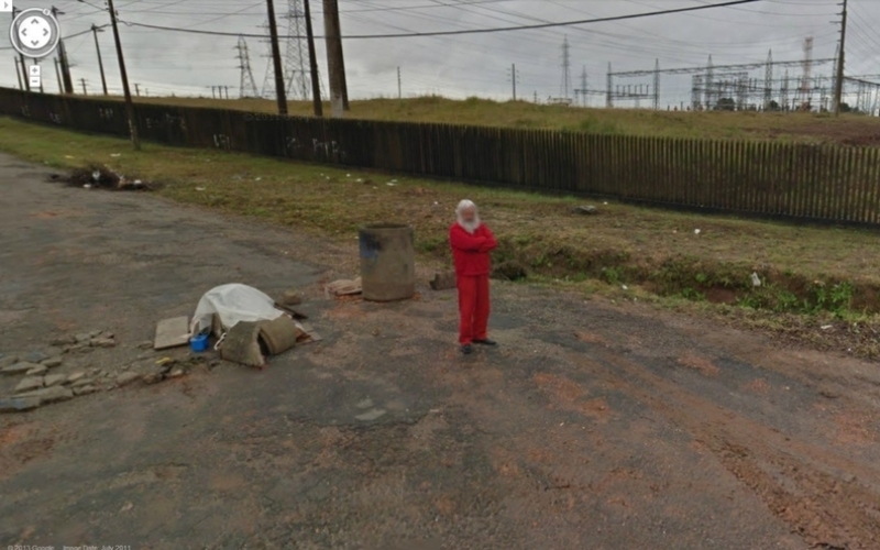 Un Papá Noel humilde | Imgur.com/8Tydzr9 via Google Street View