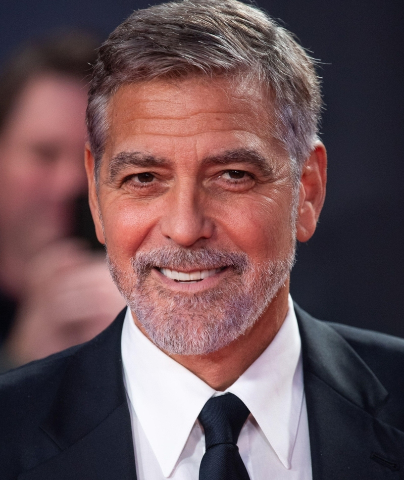 Clooney cambia pañales | Alamy Stock Photo by Matt Crossick/Empics/Alamy Live News
