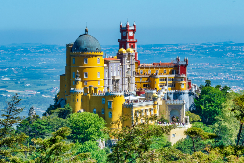 Portugal tiene un palacio coloreado como un juguete | Getty Images Photo by Starcevic
