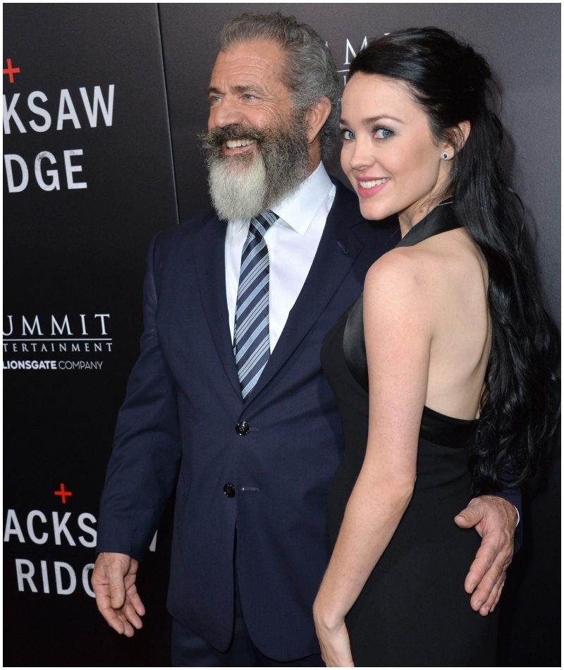 Mel Gibson y Rosalind Ross | Alamy Stock Photo